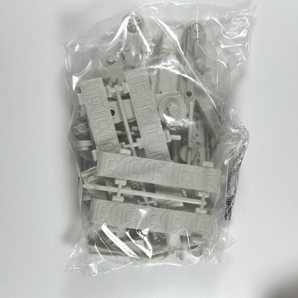 AMT ERTL Vintage Lost in Space Robot Plastic Model Kit #8458 1998 - Picture 9 of 14